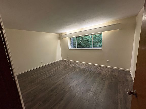 5th image of 1122 James Blvd #3