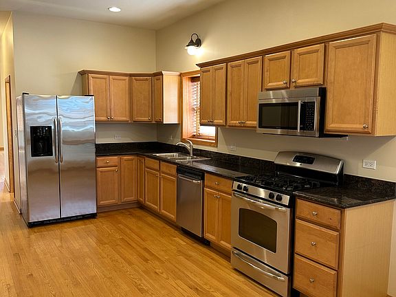 5th image of 3044 S Canal St #2