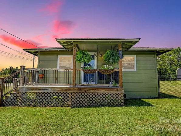 697 Jackson Rd, Fletcher, NC 28732