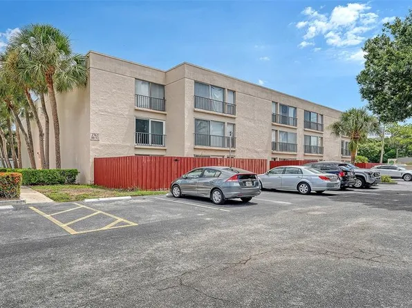 2763 WOODGATE LANE #104, SARASOTA, FL 34231