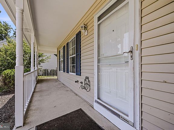 2nd image of 18 Ardsley Cir