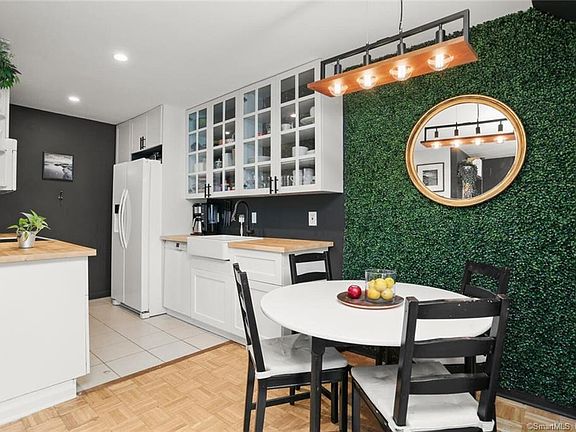 2nd image of 30 Elmcroft Rd APT 2
