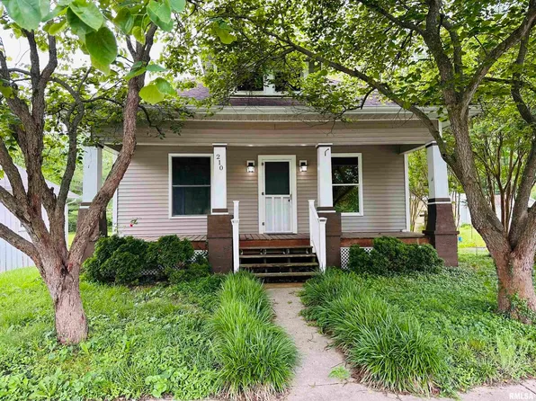 210 SE Front St, Dongola, IL 62926