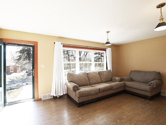 3rd image of 811 7th St N
