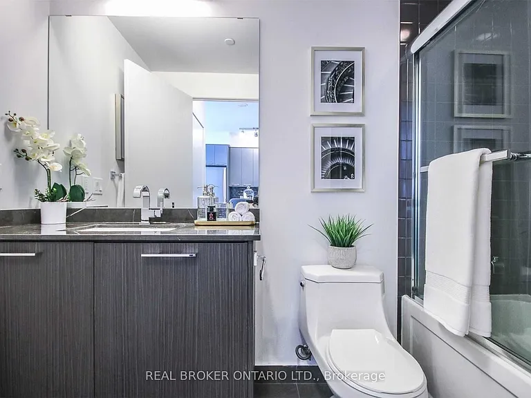 9471 Yonge St #623 — Photo 21