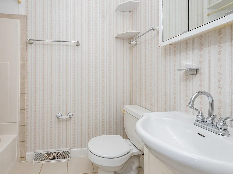 551 W Park Ave #F — Photo 17