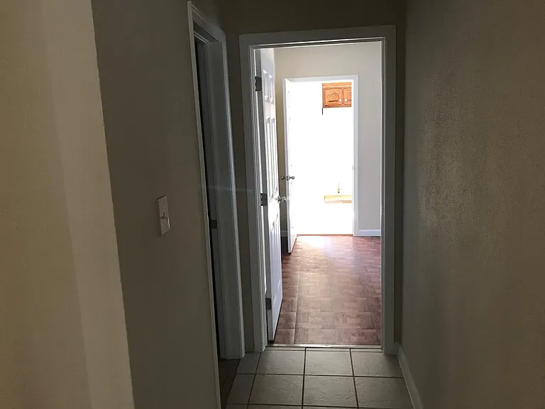4223 Roseland Ave — Photo 7