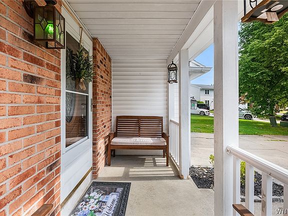4th image of 35 Deepwood Ct