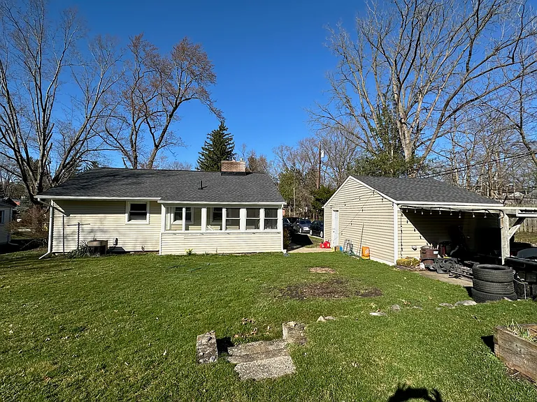 708 Barton Dr — Photo 4
