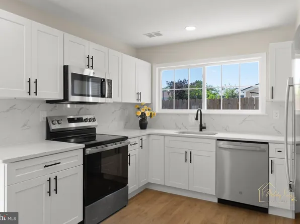 6 Ptolemy Ct, Sewell, NJ 08080
