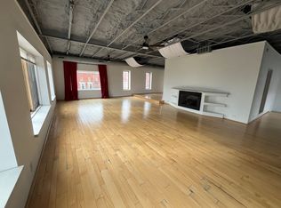 10 E Broadway, Alton, IL 62002