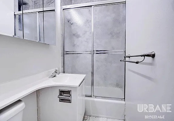 Rented by Urbane Brokerage | media 3