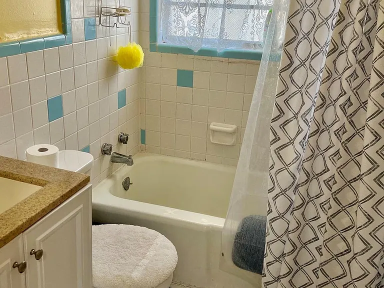 1433 Fisher Ln — Photo 3