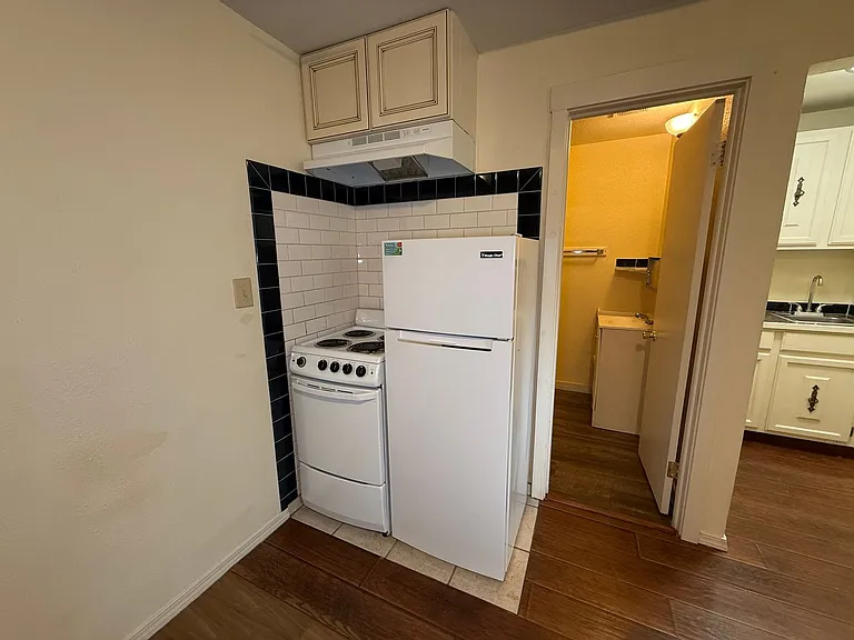 Sleepy Hollow Apartments — Photo 4