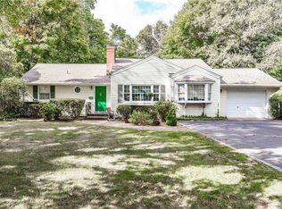 7 Quaker Path, Huntington, NY 11743