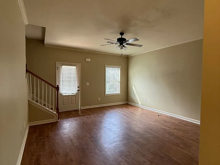Cobblestone Park Townhomes — Photo 9