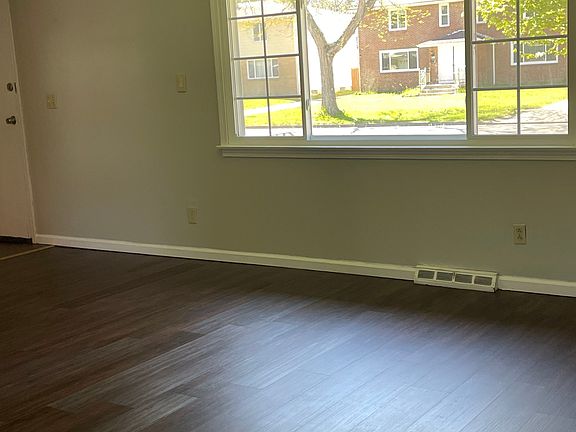 3rd image of 212 Sunshine Dr #L