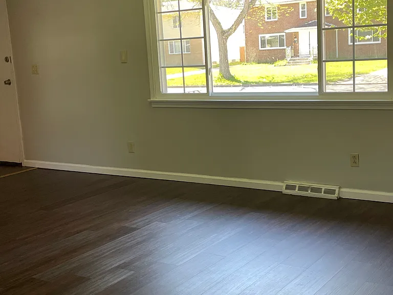 212 Sunshine Dr #L — Photo 3
