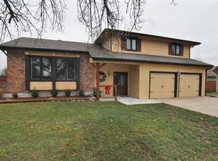 2820 SE Skyview Ct, Topeka, KS 66605