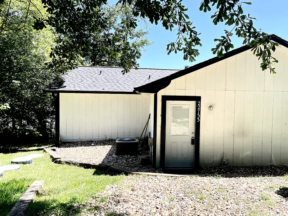 22733 Creekwood Dr
