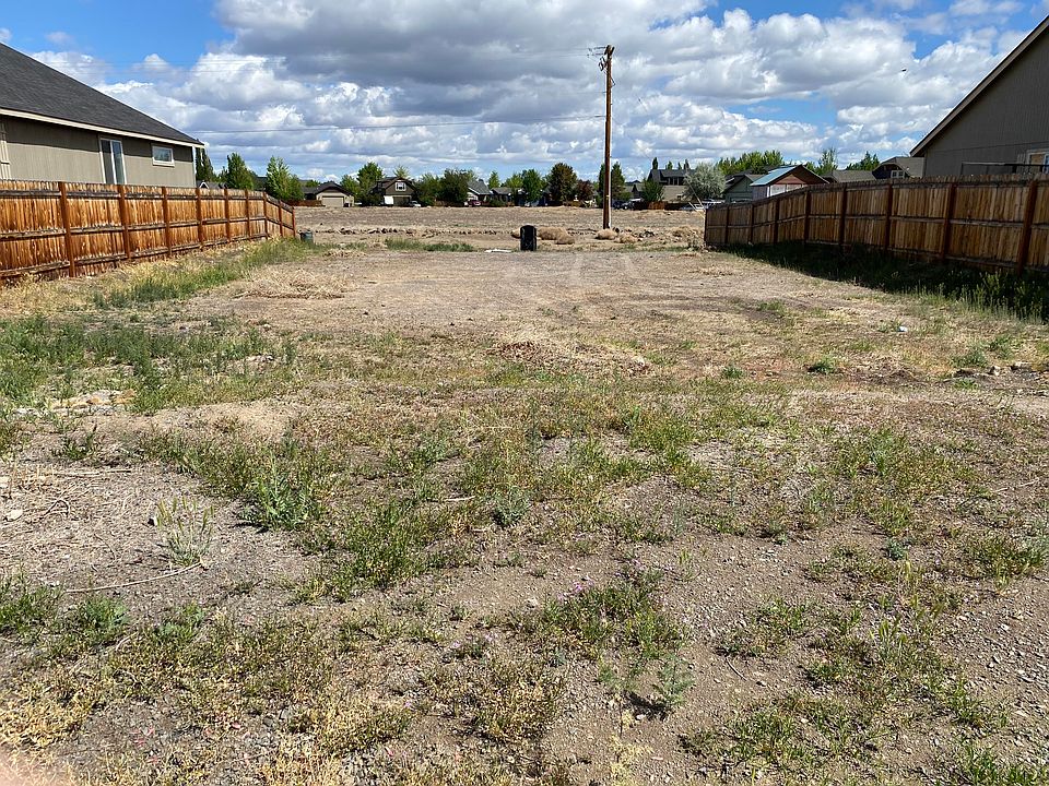 1st image of 760 NW Green Forest Cir