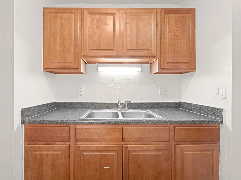 The Hillcrest Apartments — Photo 26