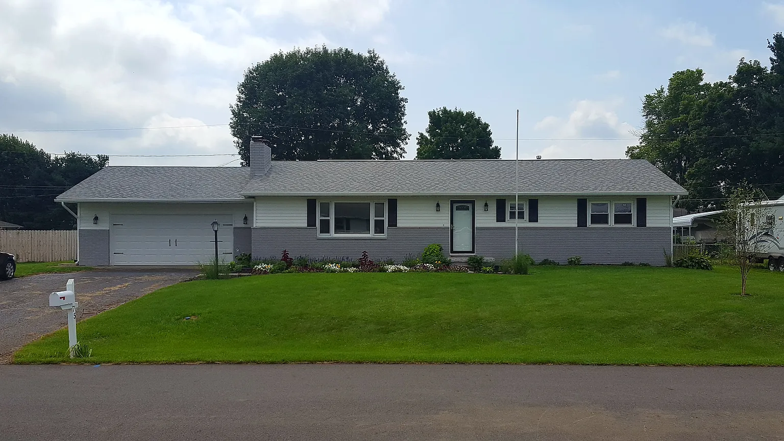 75 Gregory Dr photo 1
