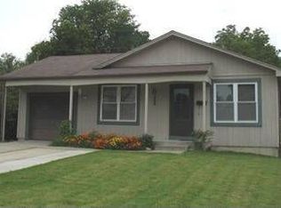208 E Ottawa St, Paola, KS 66071