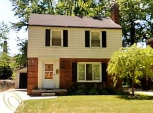 1637 Bournemouth Rd, Grosse Pointe Woods, MI 48236