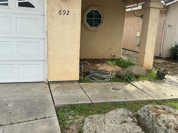 3rd image of 692 Gateway Cir