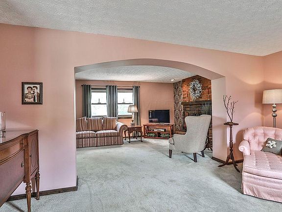 3rd image of 2722 Woodgrove Dr