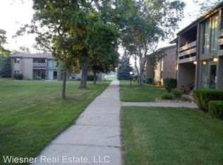 341 Bolson Dr APT 4, Oconomowoc, WI 53066