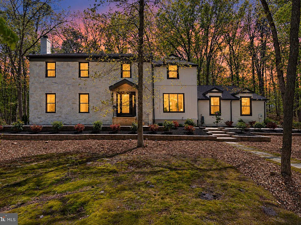 1 Dickson Dr