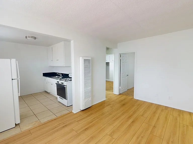 Amazing 2 bedroom & 1 bathroom unit - Los Angeles! — Photo 3