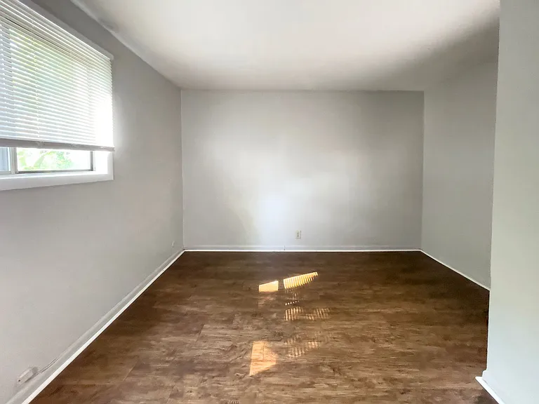 Sandalwood Apartments — Photo 6