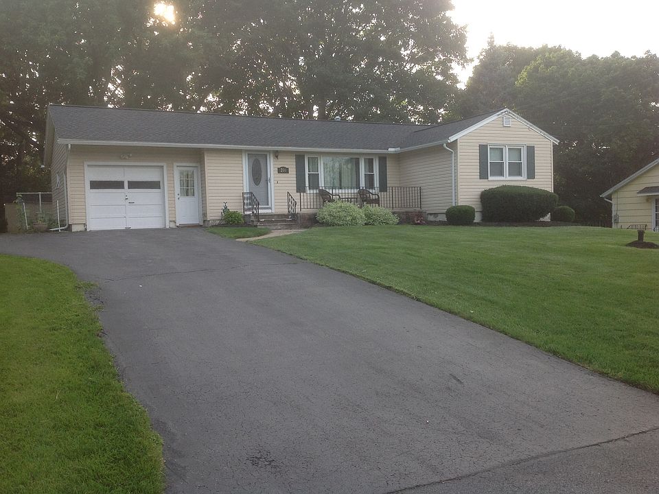 1st image of 206 Crestwood Dr