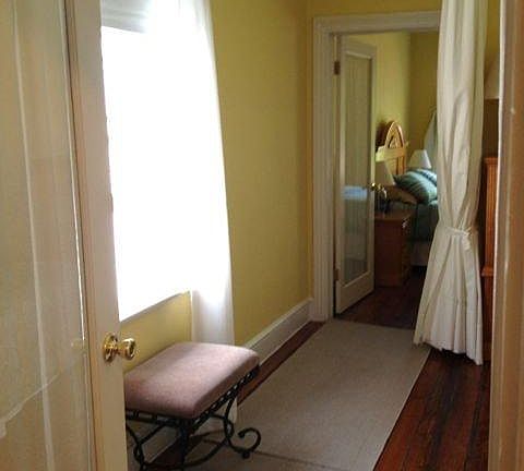Middel bedroom has large sunny window to the courtyard walkw