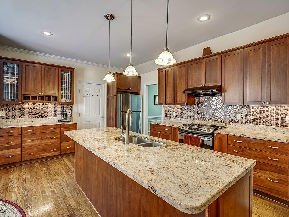 1st image of 6004 Glen Abbey Dr