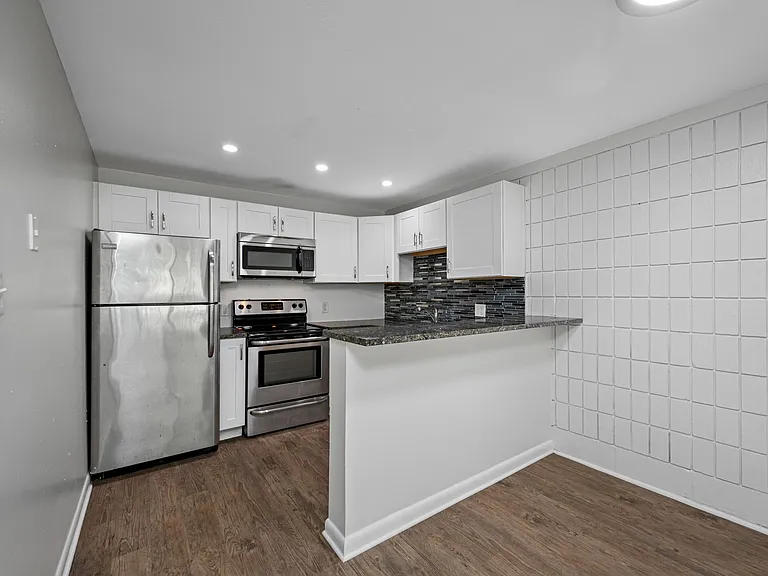3211 W De Leon St — Photo 1