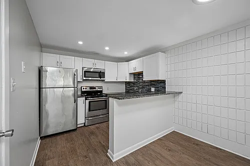 3211 W De Leon St Photo 1