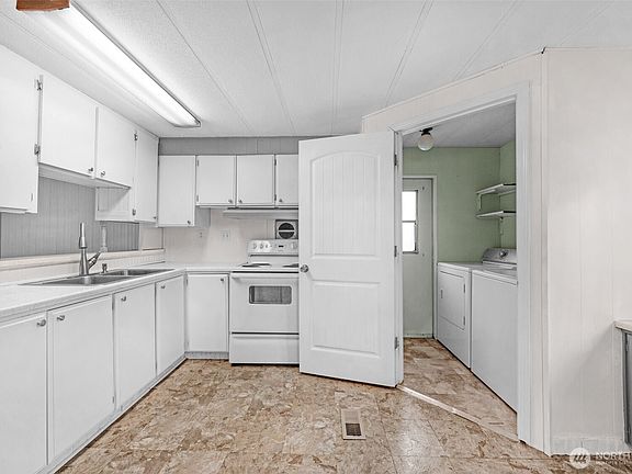 4th image of 6118 67th Avenue NE #4