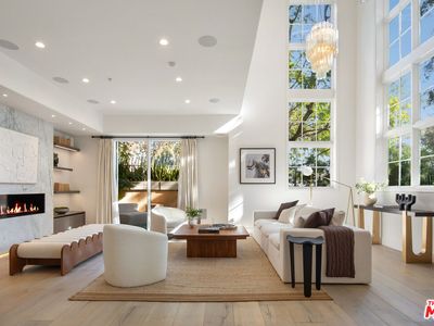 11500 San Vicente Blvd APT 221, Los Angeles, CA, 90049