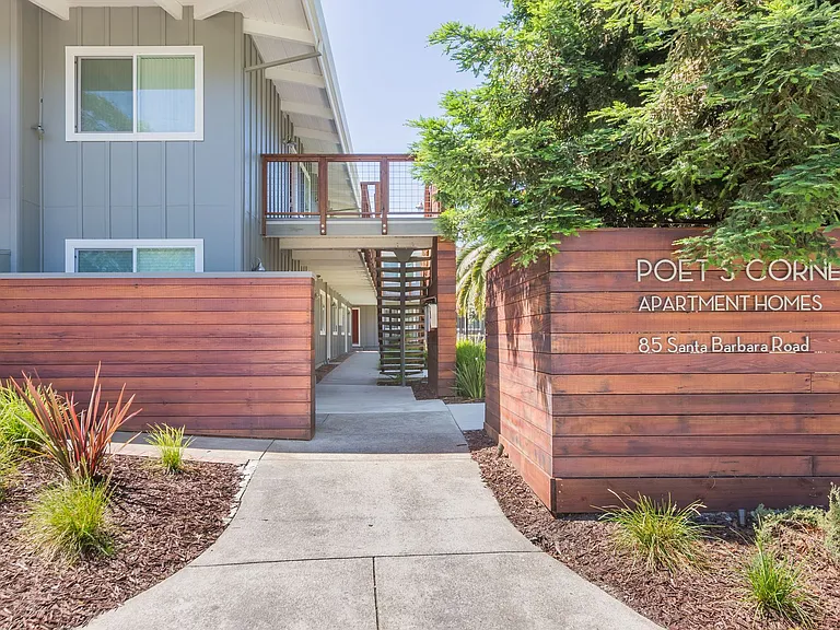 Poets Corner Apartments — Photo 6