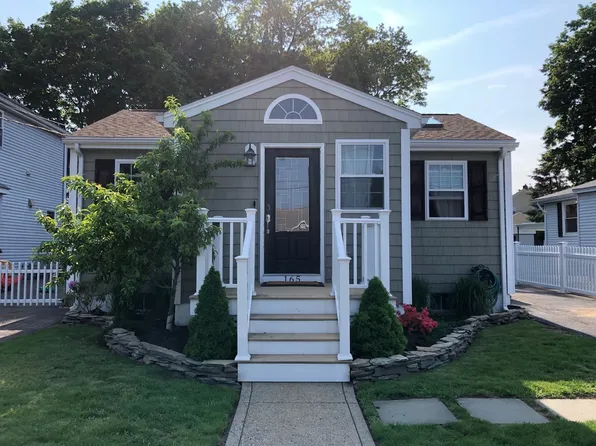 165 Albatross Rd, Quincy, MA 02169