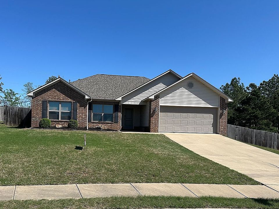 1st image of 131 Cambridge Dr
