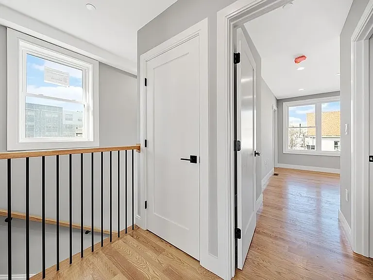 86 Blossom St #2 — Photo 12