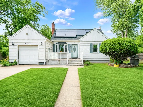 17 Maple Street, Brentwood, NY 11717