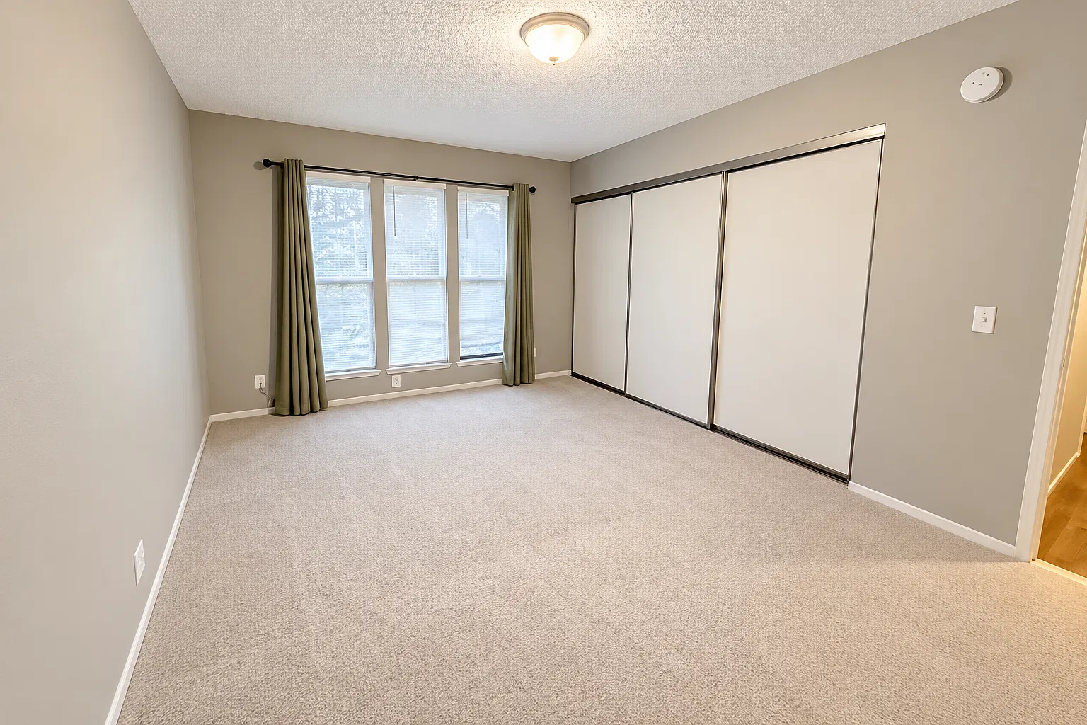 2 bed, 1.5 bath, 1124 sqft, $2,700 — Photo 3
