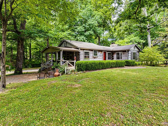 4th image of 2972 Old Greenbrier Pike