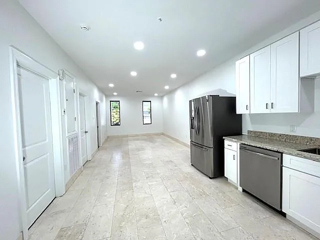 800 N Causeway Blvd #204 — Photo 5